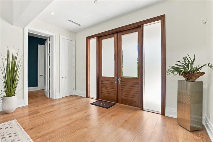 Property Photo: 185 North Lake Dr FL 34102