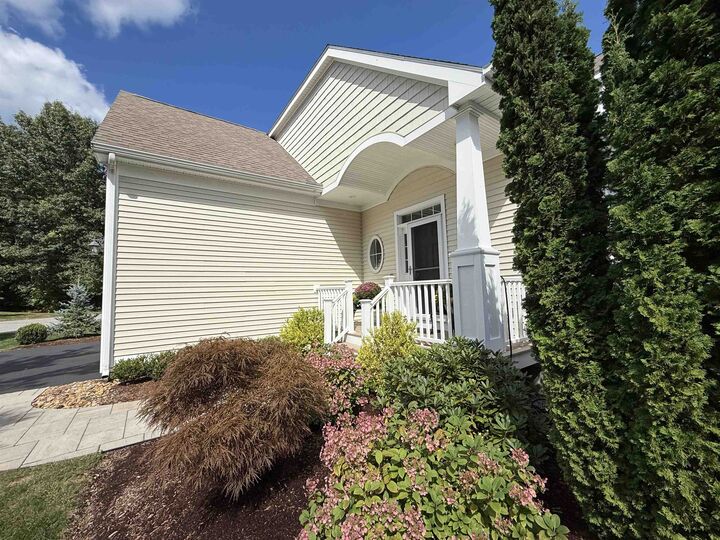 Property Photo:  5 Metea Lane  NH 03110 
