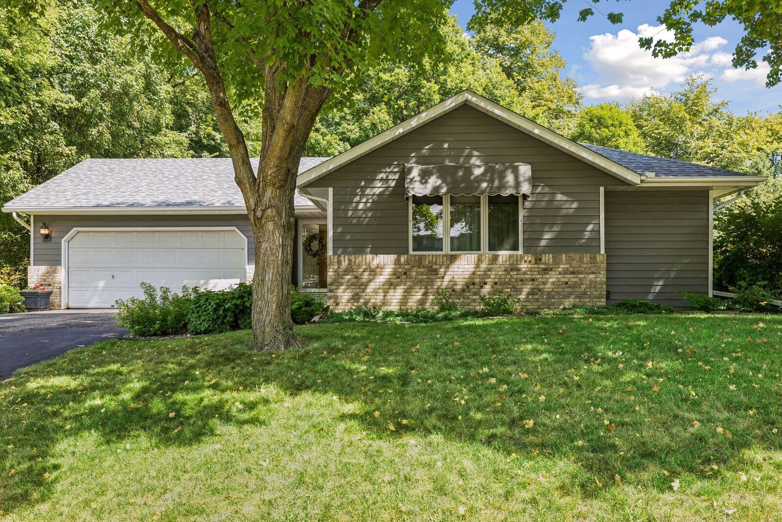 Property Photo:  705 Schubert Drive  MN 55313 