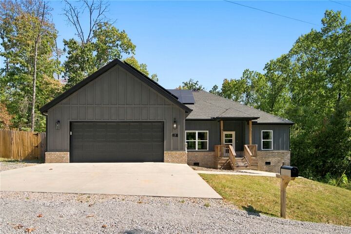 Property Photo: 3 Yardley Circle AR 72714