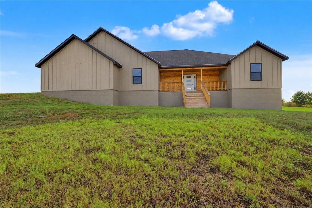 Property Photo: 713 Madison 7351 AR 72738