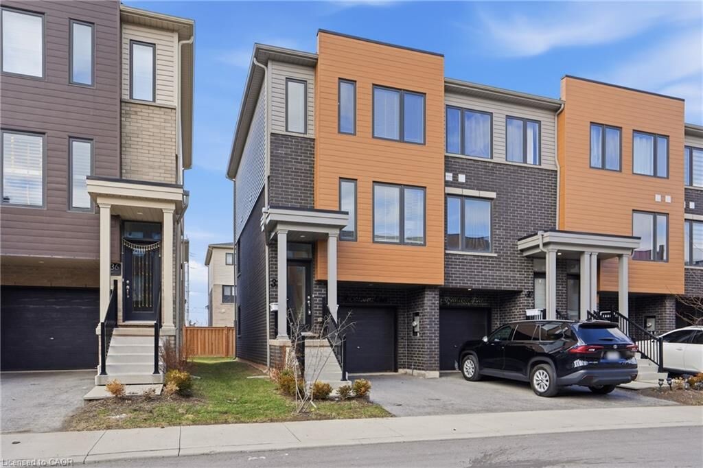 Property Photo:  32 Radison Lane  ON L8H 0B5 