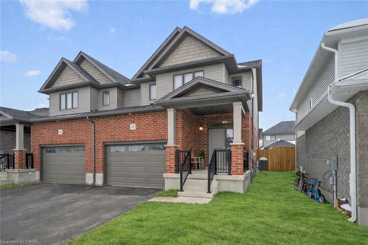 Property Photo:  138 Woodberry Crescent  ON N3B 0E5 