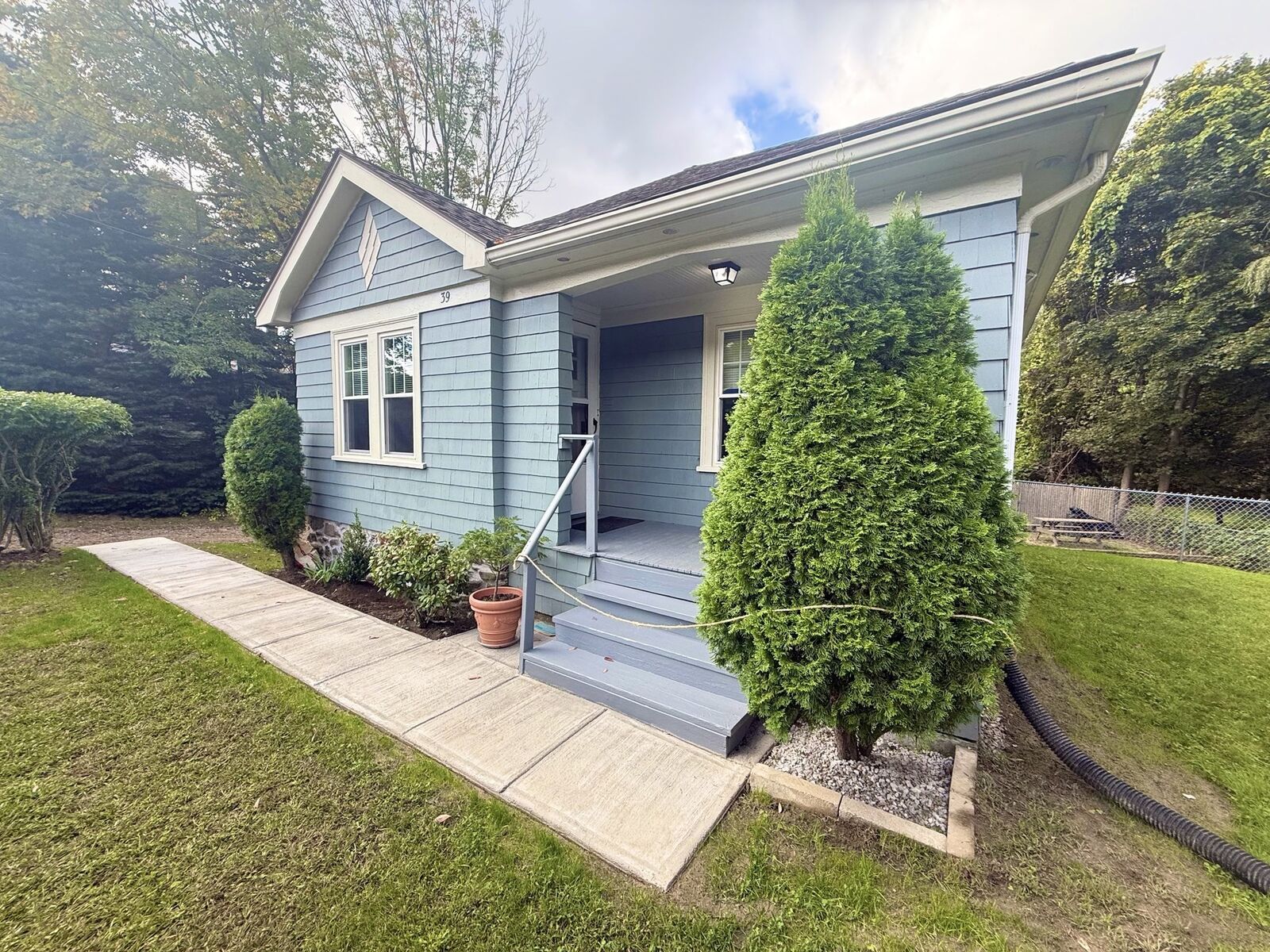Property Photo:  39 Main St  MA 01566 
