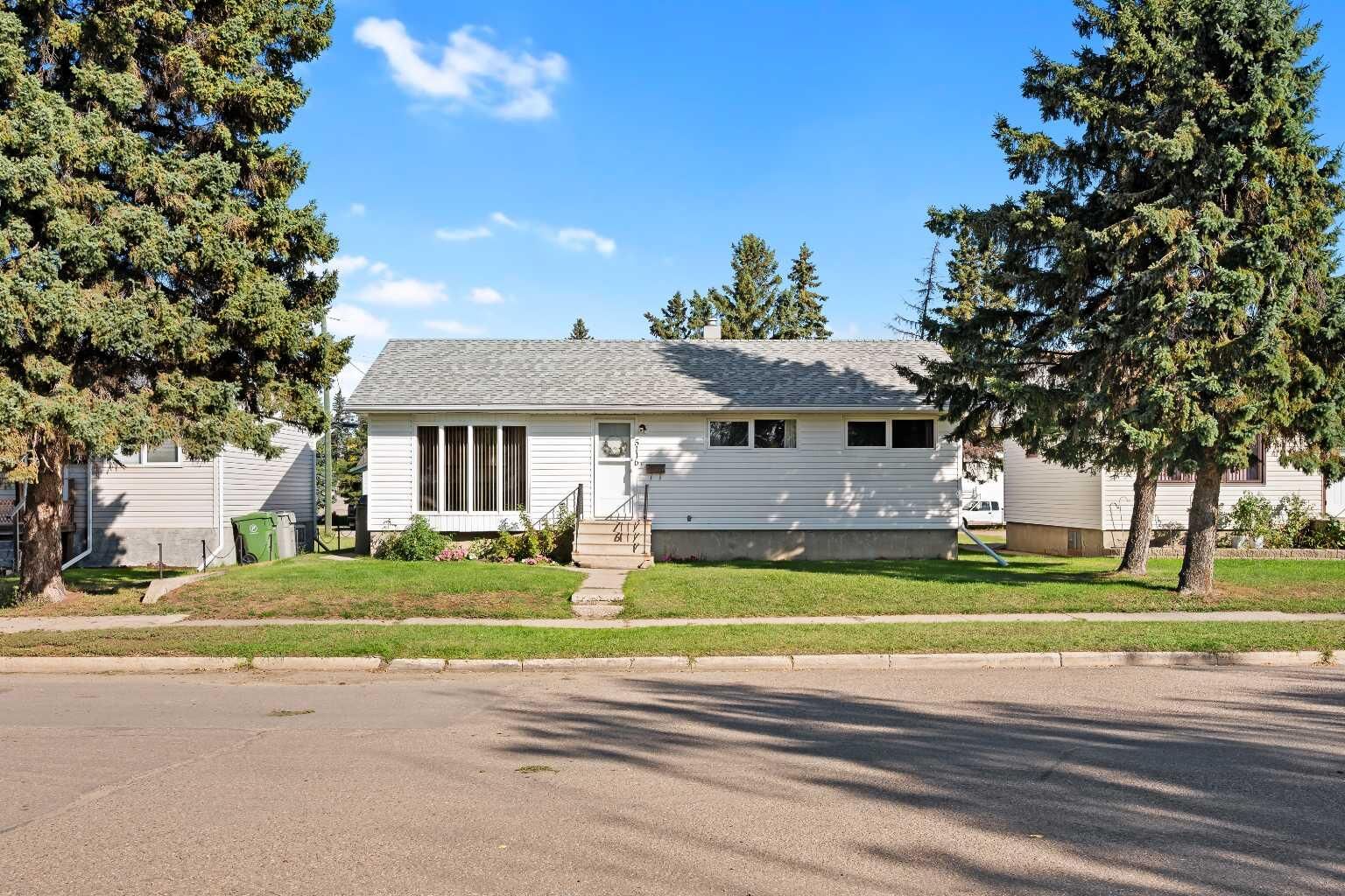 Property Photo:  5116 56A Street  AB T9V 0T4 
