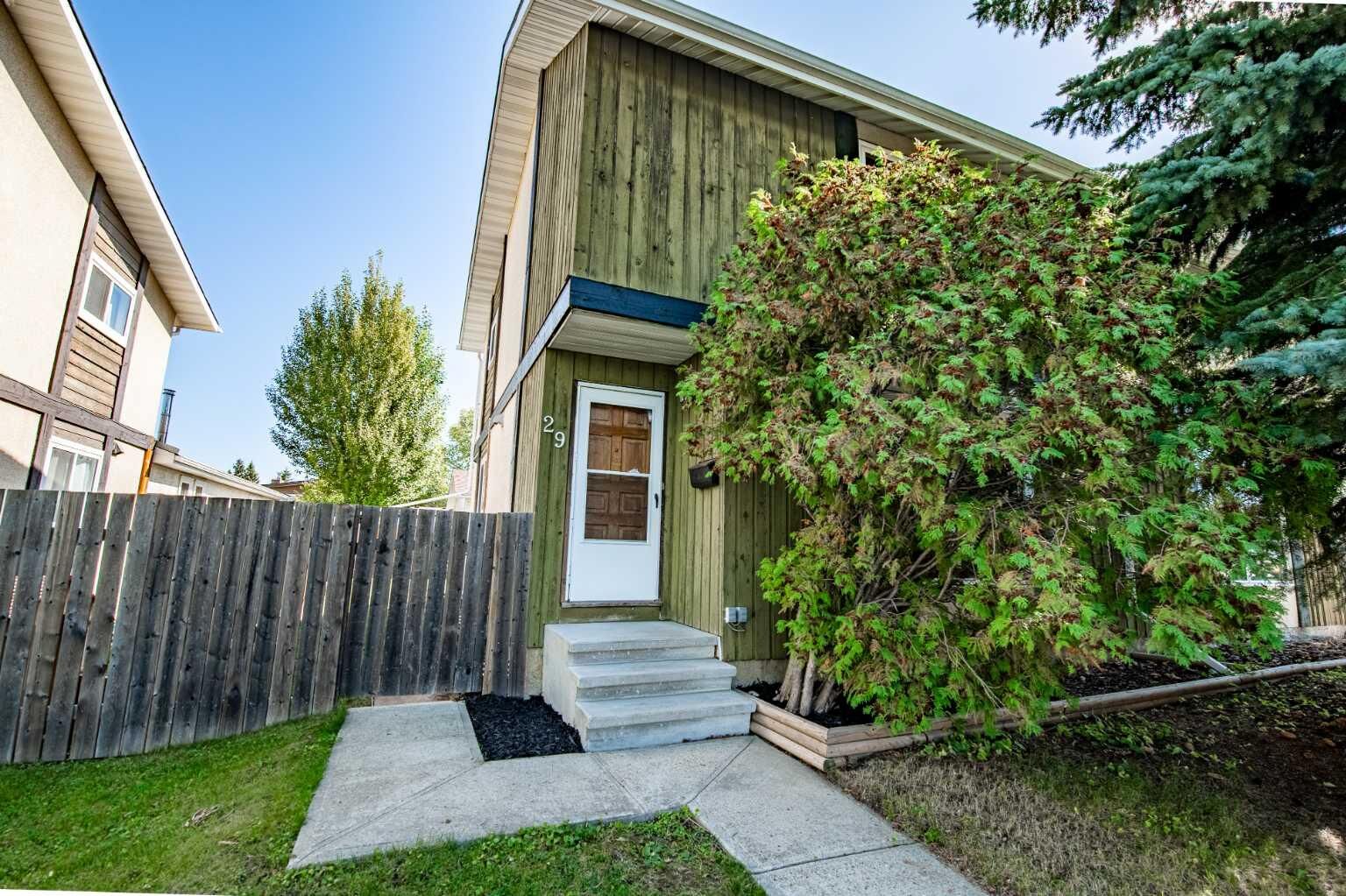 Property Photo:  29 Abbott Close  AB T4R 1B4 