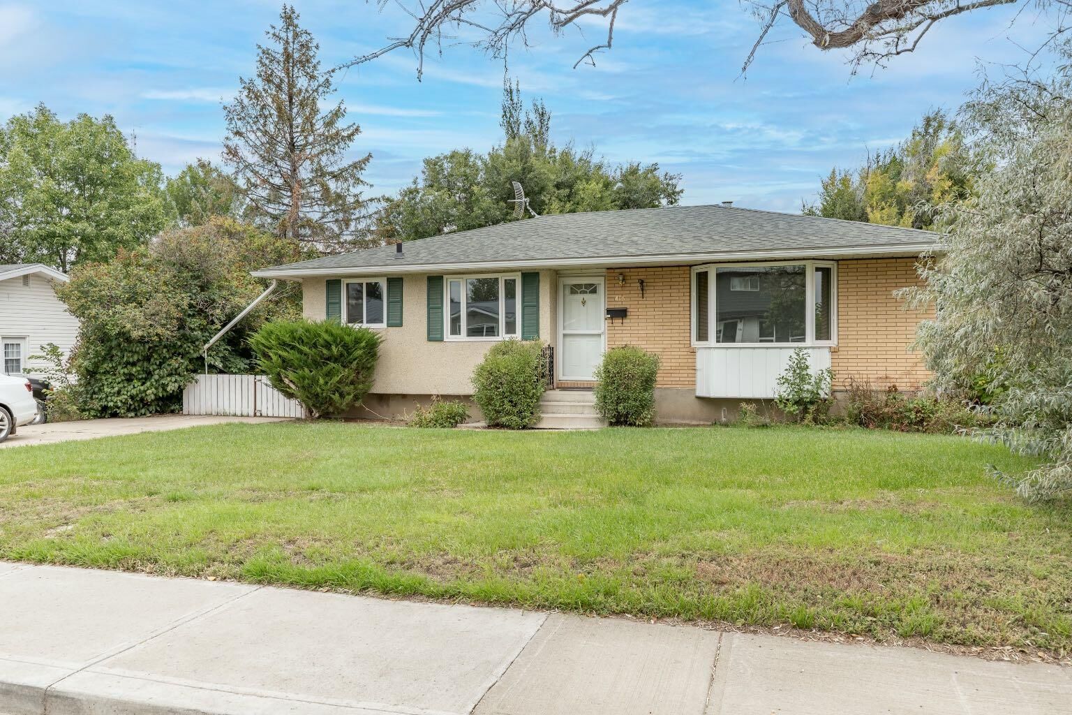 Property Photo:  418 3 Avenue E  AB T0K 0G0 