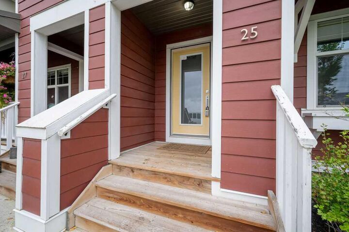 Property Photo:  25 Marine Drive SE  AB T3M 2C7 