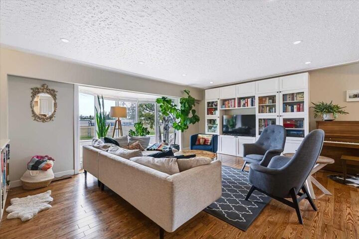 Property Photo:  103 Grafton Drive SW  AB T3E 4W4 