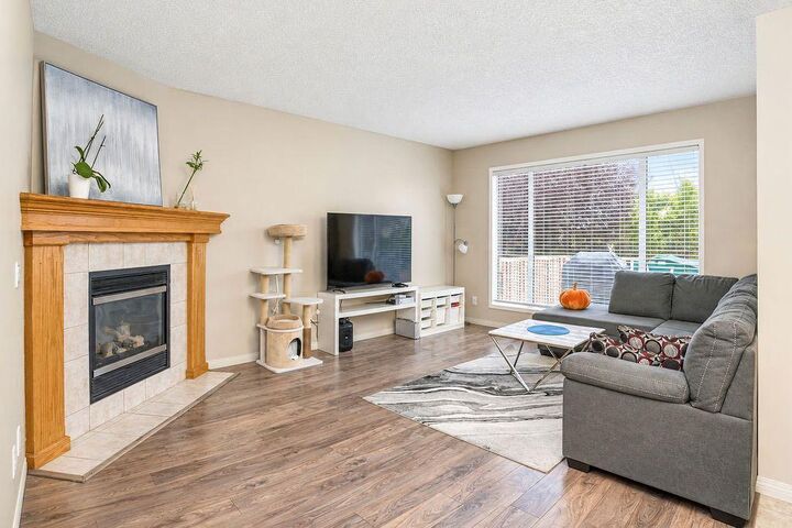Property Photo:  266 Millrise Square SW  AB T2Y 4B9 