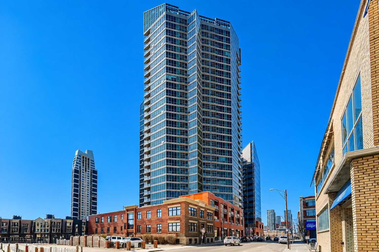 Property Photo:  225 11 Avenue SE 2203  AB T2G 0G3 