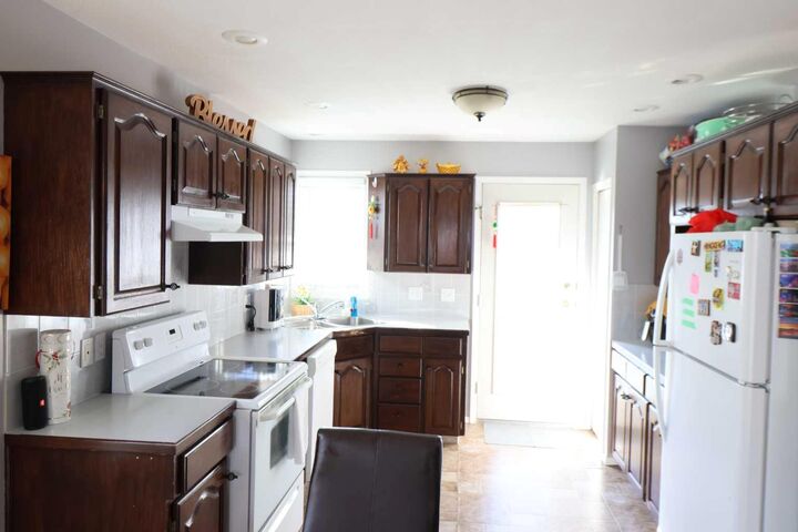 Property Photo: 4930 58 Avenue AB T1G 1E7