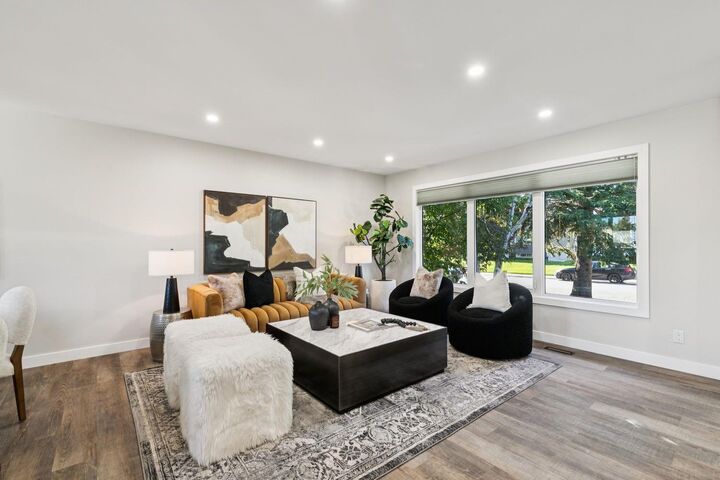 Property Photo:  36 Bracebridge Crescent SW  AB T2W 0Y7 