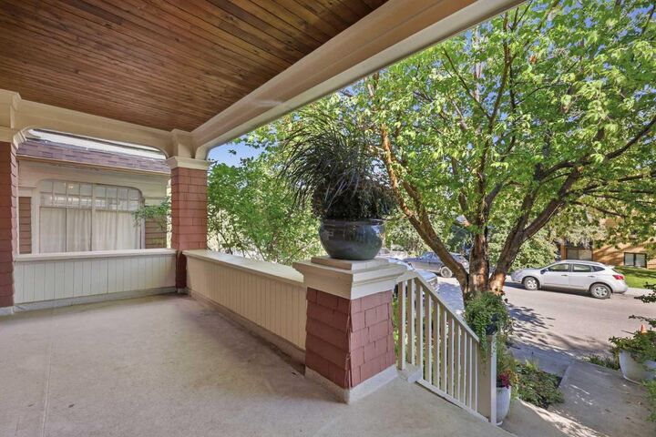 Property Photo:  2127 16 Street SW  AB T2T 4E5 