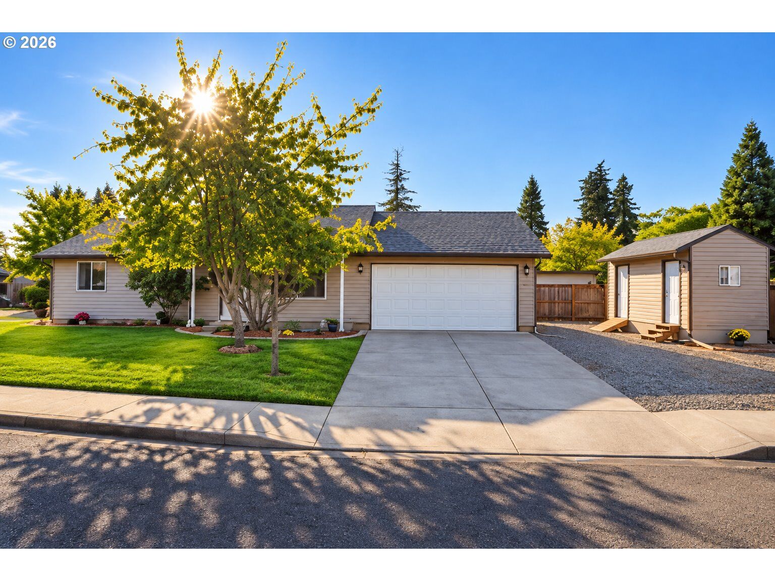 Property Photo:  1100 SE 4th Ave  WA 98604 