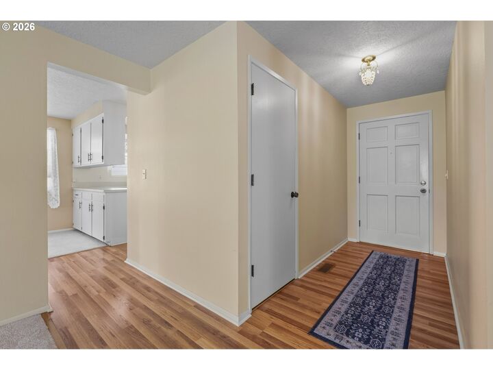 Property Photo:  401 S Cascade Dr  OR 97071 