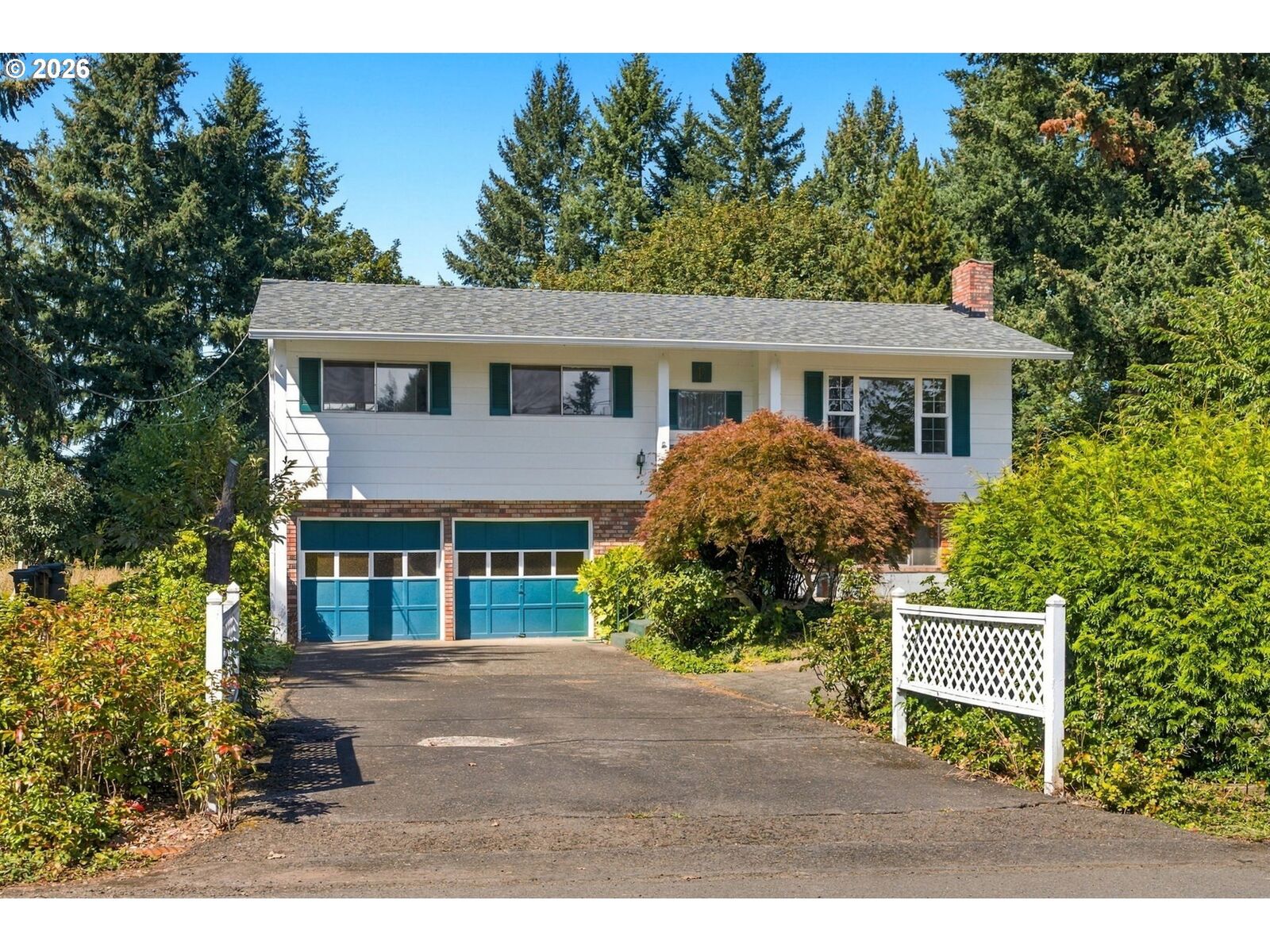 Property Photo: 1136 Madrona Dr OR 97045