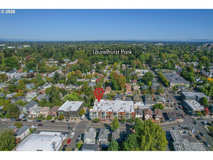 Property Photo: 838 SE 38th Ave 306 OR 97214