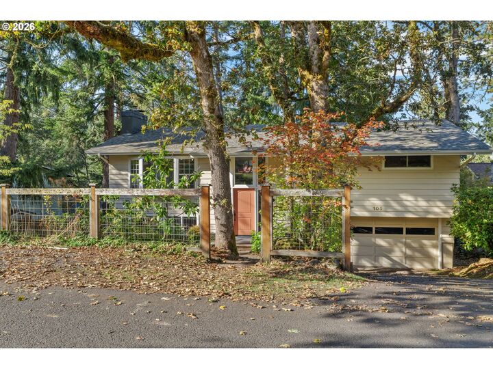 Property Photo: 105 W 35th Pl OR 97405