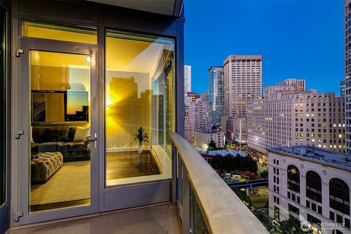 Property Photo:  1920  4th Avenue 1106  WA 98101 