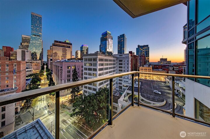 Property Photo: 1920 4th Avenue 1106 WA 98101