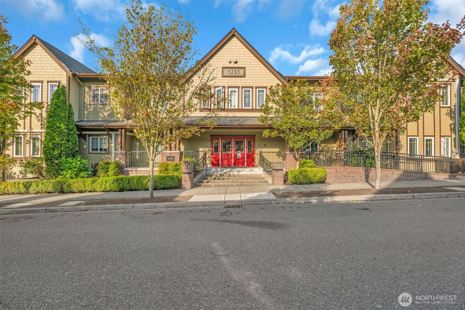 Property Photo: 1731 10th Avenue NE B105 WA 98029
