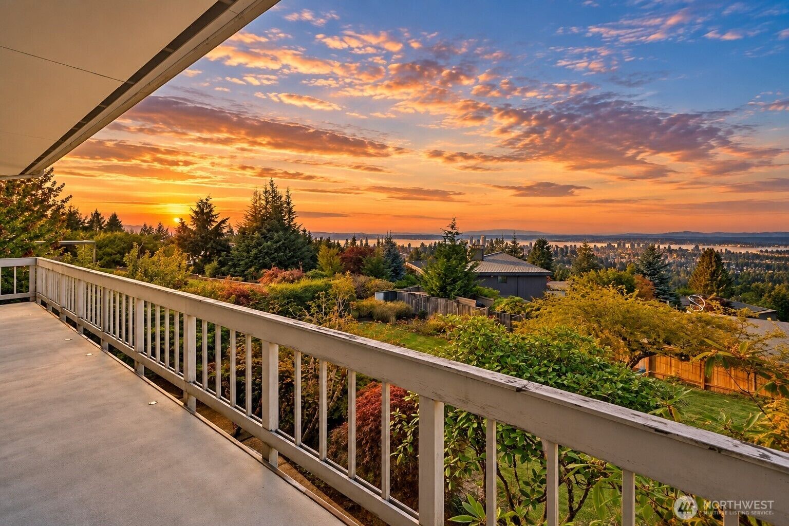 Property Photo: 14548 SE 51st Street WA 98006