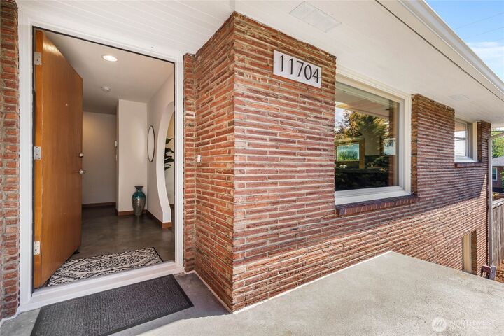 Property Photo:  11704  Palatine Avenue N  WA 98133 