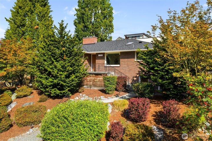 Property Photo: 11704 Palatine Avenue N WA 98133