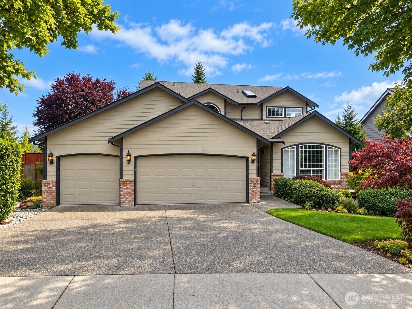 Property Photo:  5119  Nathan Loop SE  WA 98092 