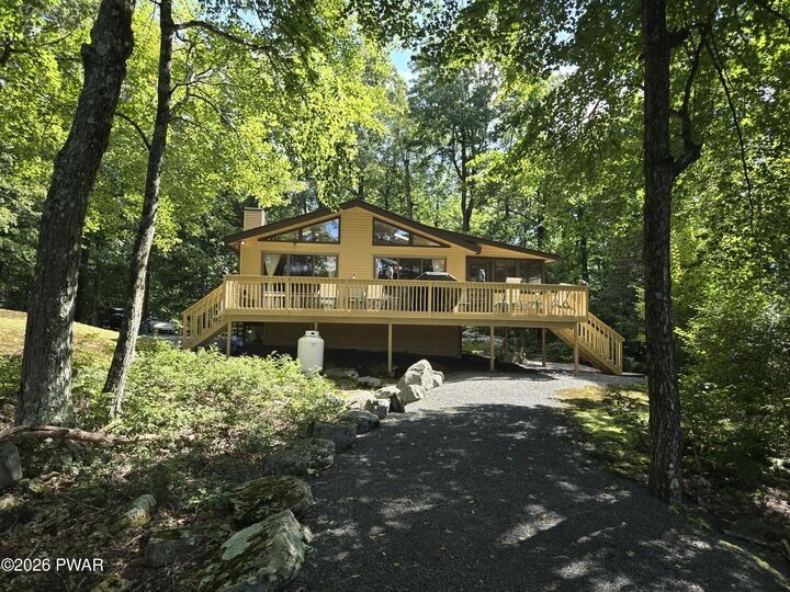 Property Photo:  112 Ledgeway Lane  PA 18428 