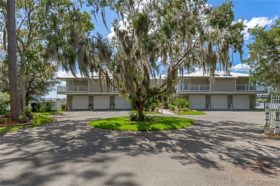 Property Photo: 183 NW Baypath Drive FL 34428