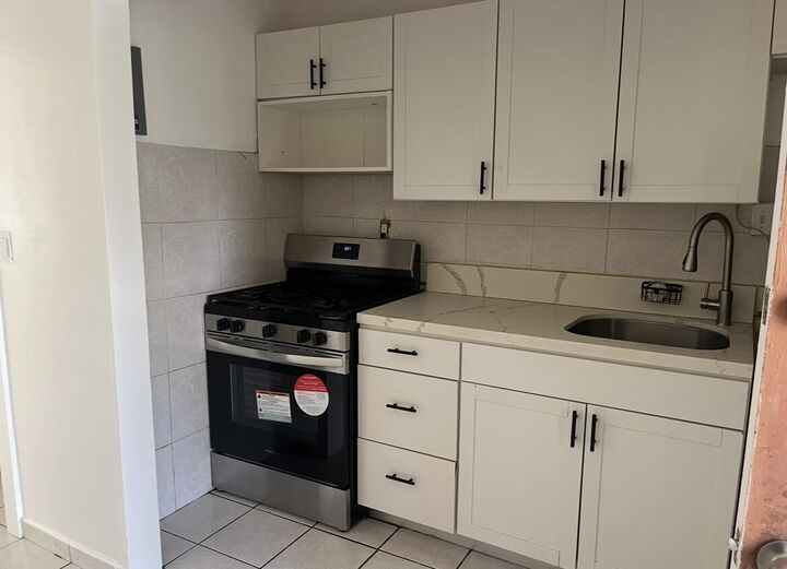Property Photo: 1840 Taft Street 1-5 FL 33020