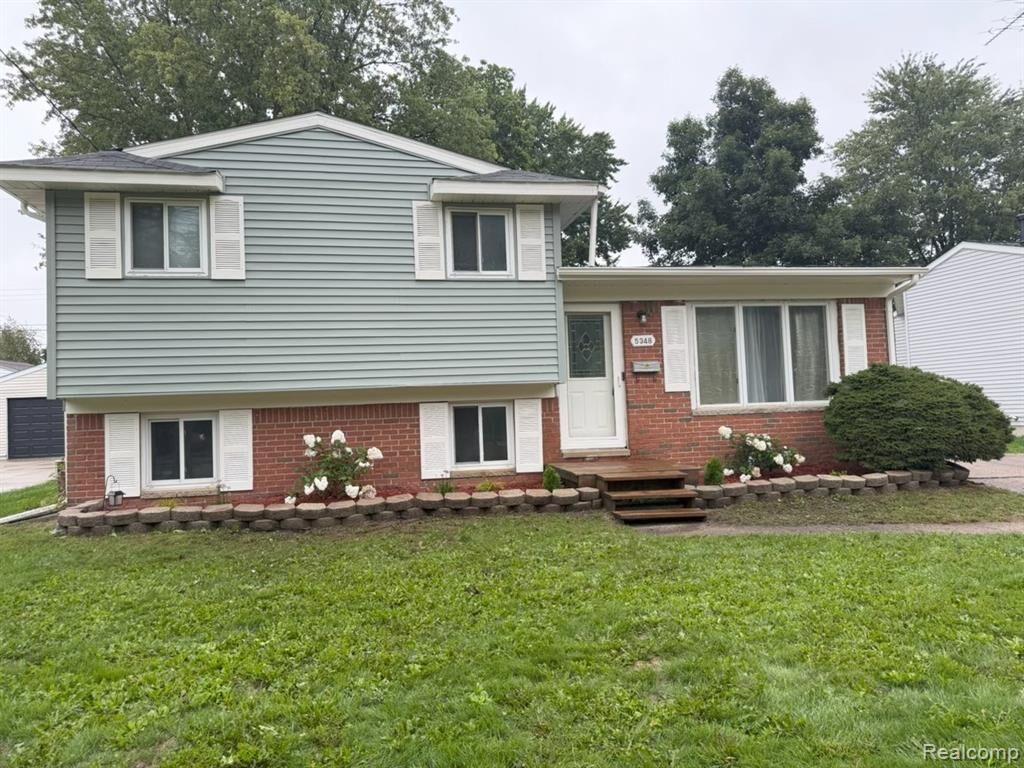 Property Photo: 5348 Winshall Drive MI 48473