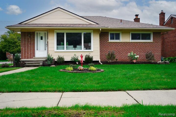 Property Photo:  12890 Hemingway  MI 48239 