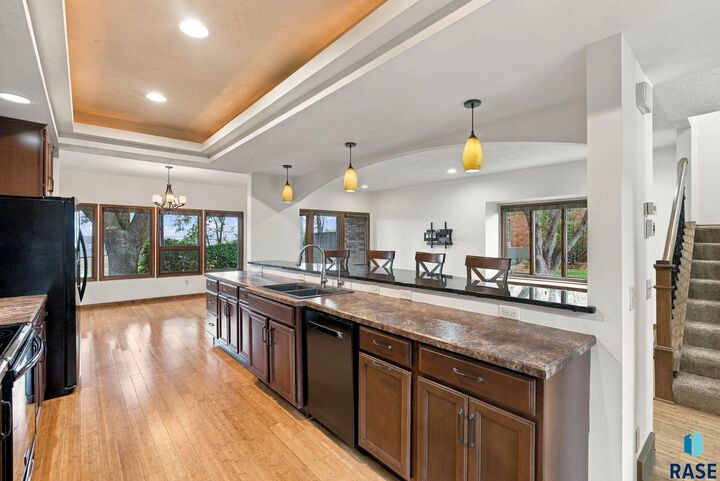 Property Photo: 2901 S Ridgeview Way SD 57105