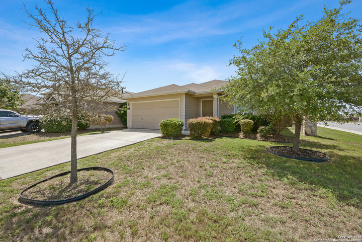 Property Photo: 203 Cardinal Way TX 78253