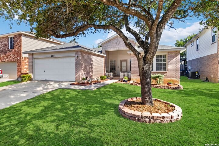 Property Photo: 8811 Burgandy TX 78240