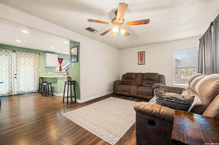 Property Photo: 504 Aero Ave TX 78154