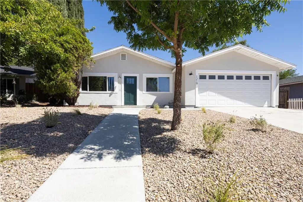 Property Photo:  1219 Dorothy  CA 93446 