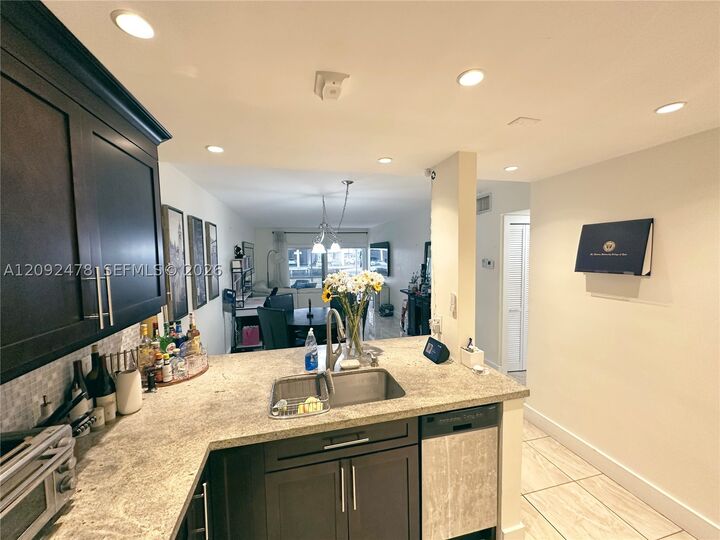 Property Photo:  450 Paradise Isle Blvd 102  FL 33009 