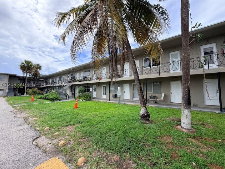 Property Photo: 70 NW 77th St 9 FL 33150