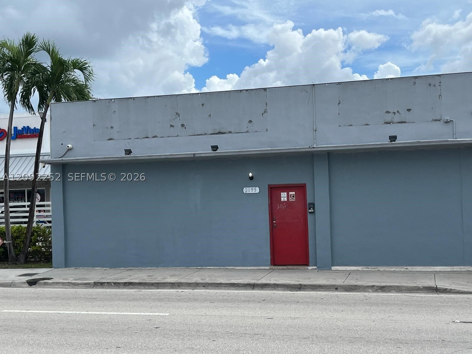 Property Photo:  