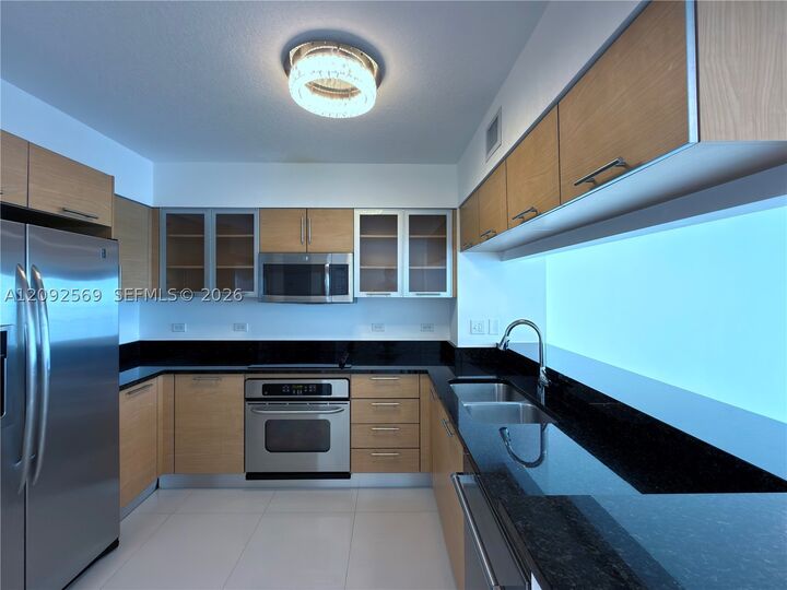 Property Photo:  31 SE 5th St 2307  FL 33131 