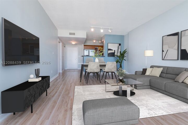 Property Photo:  335 Biscayne Blvd 3904  FL 33131 