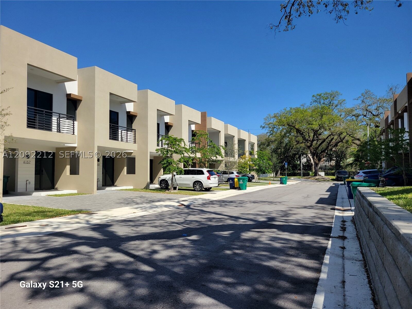 Property Photo: 4141 N Oak Pl FL 33314