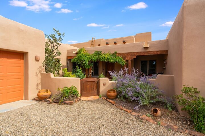 Property Photo:  66 Condesa Road  NM 87508 