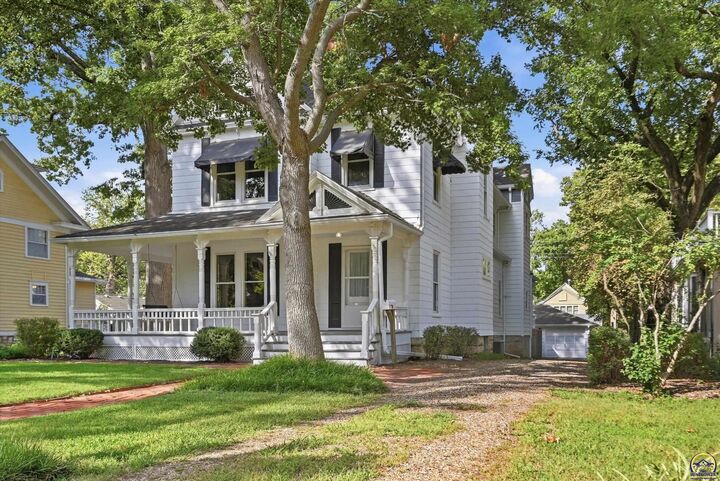 Property Photo:  217 SW Greenwood Ave  KS 66606 