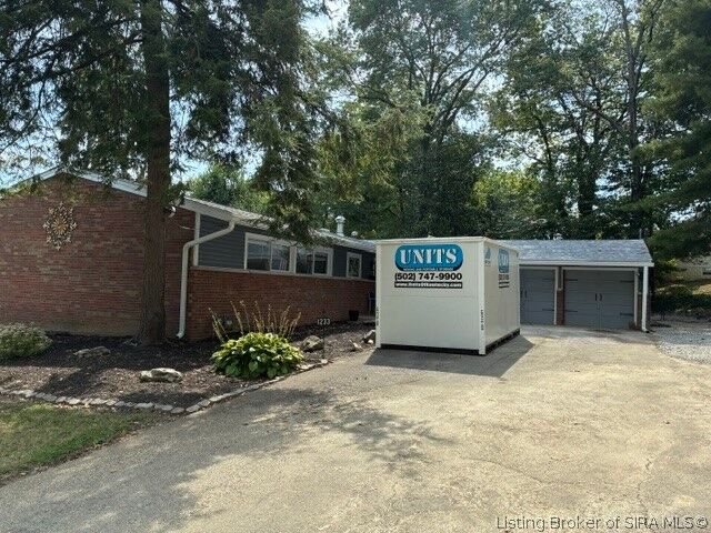 Property Photo: 1233 Vance Avenue IN 47150