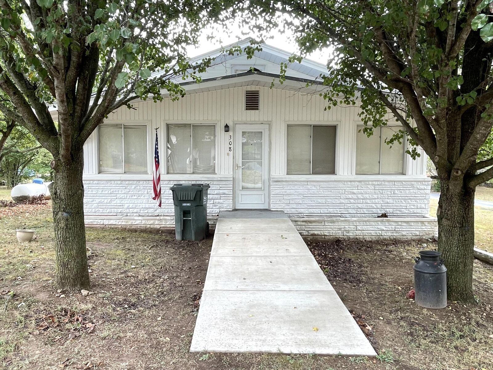 Property Photo:  308 S Maple Street  MO 65656 